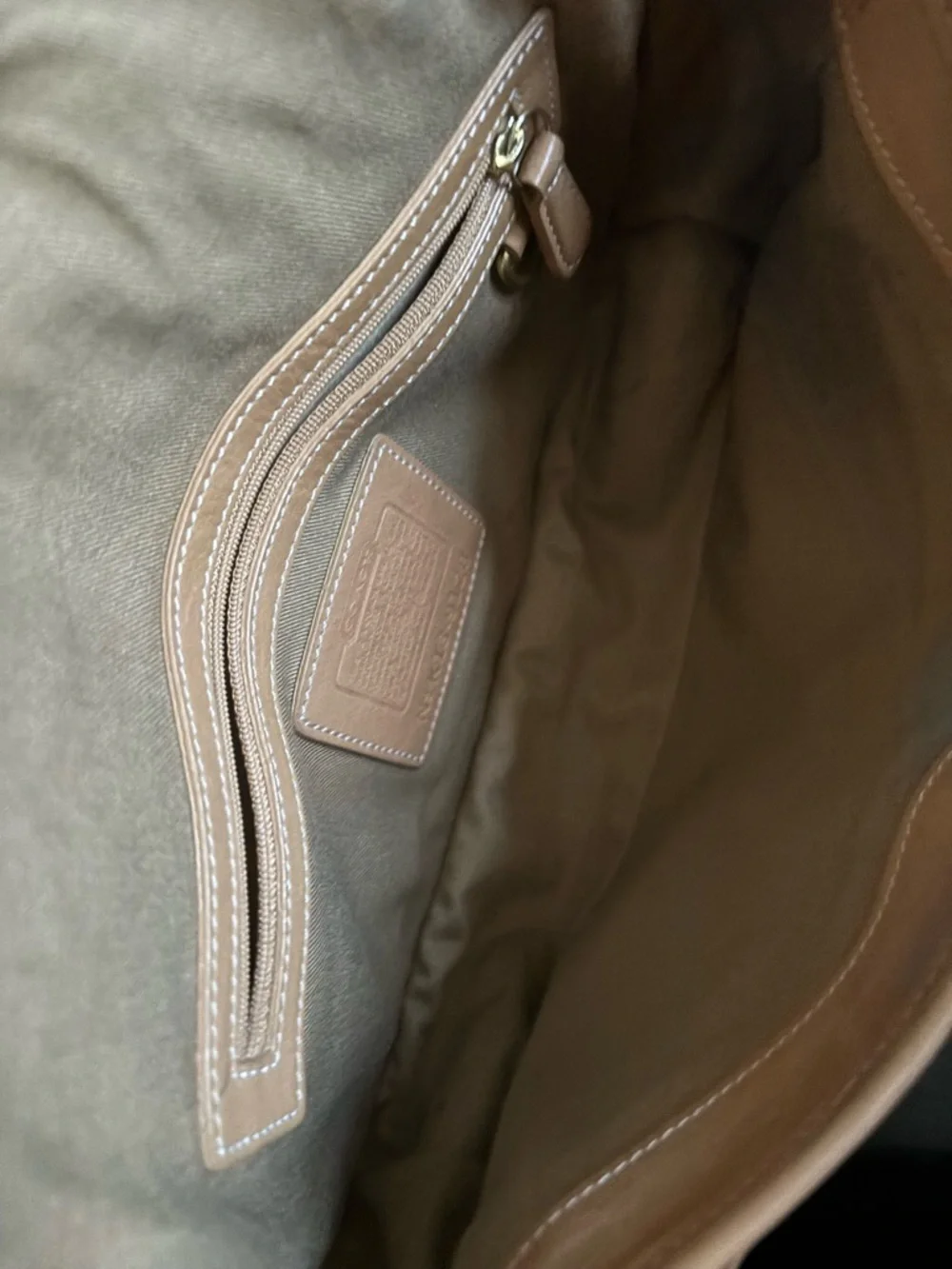 Vintage Coach Legacy Field Bag (Model 9128) - Picture 10 of 13